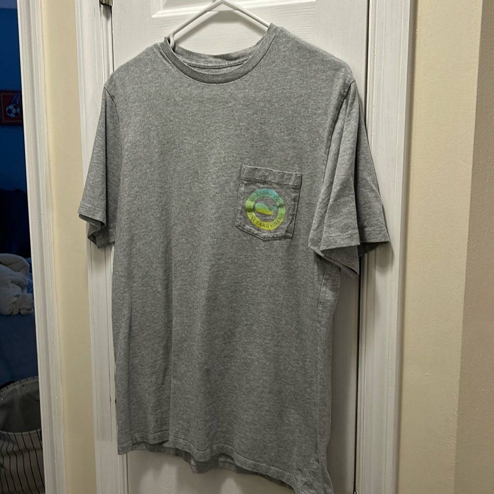 Vineyard vines t shirt